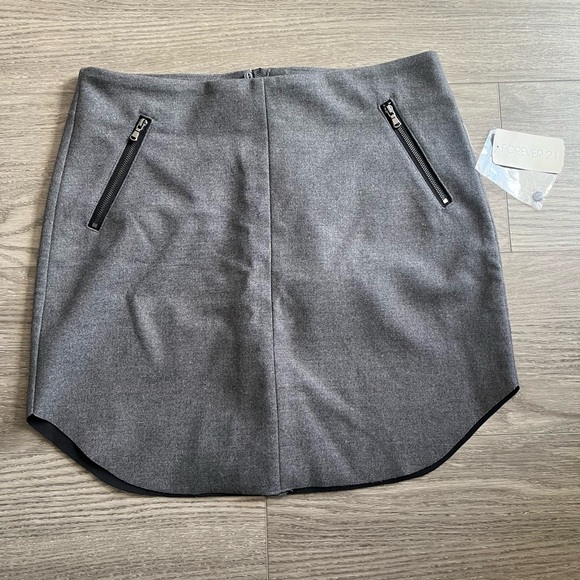 NWT Forever 21 Grey Zipper Accent Mini Skirt Size Medium - Picture 6 of 11